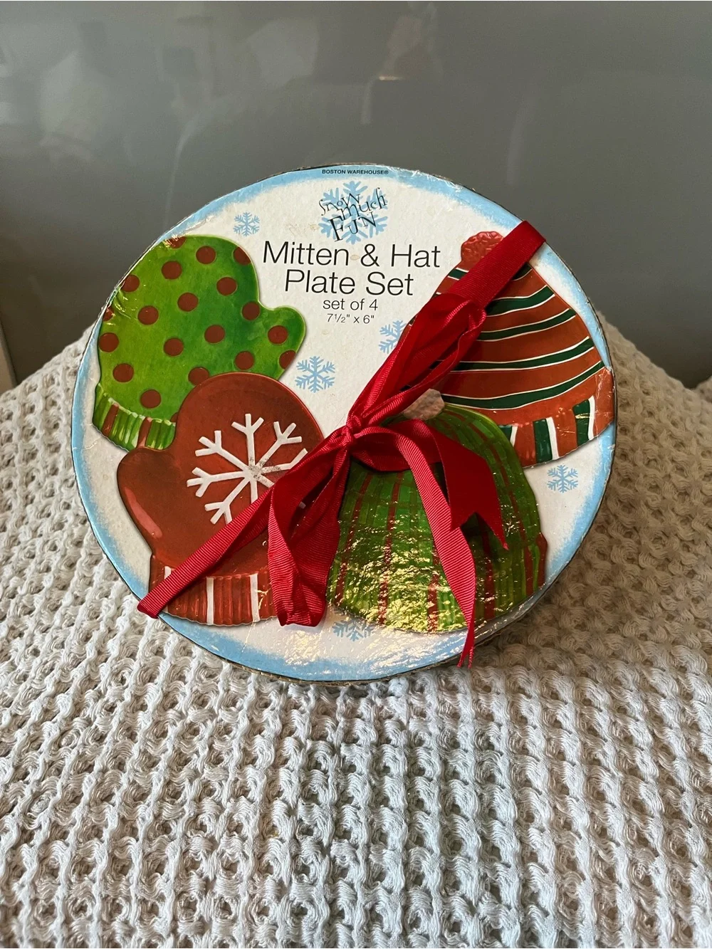 Mitten & Hat Plate Set - Festive Red & Green Holiday  plates 436